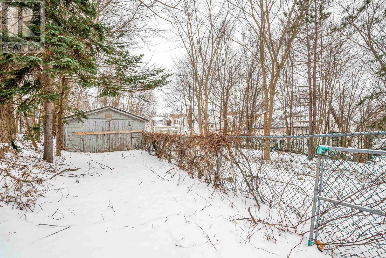 221 MacLean Street - 38