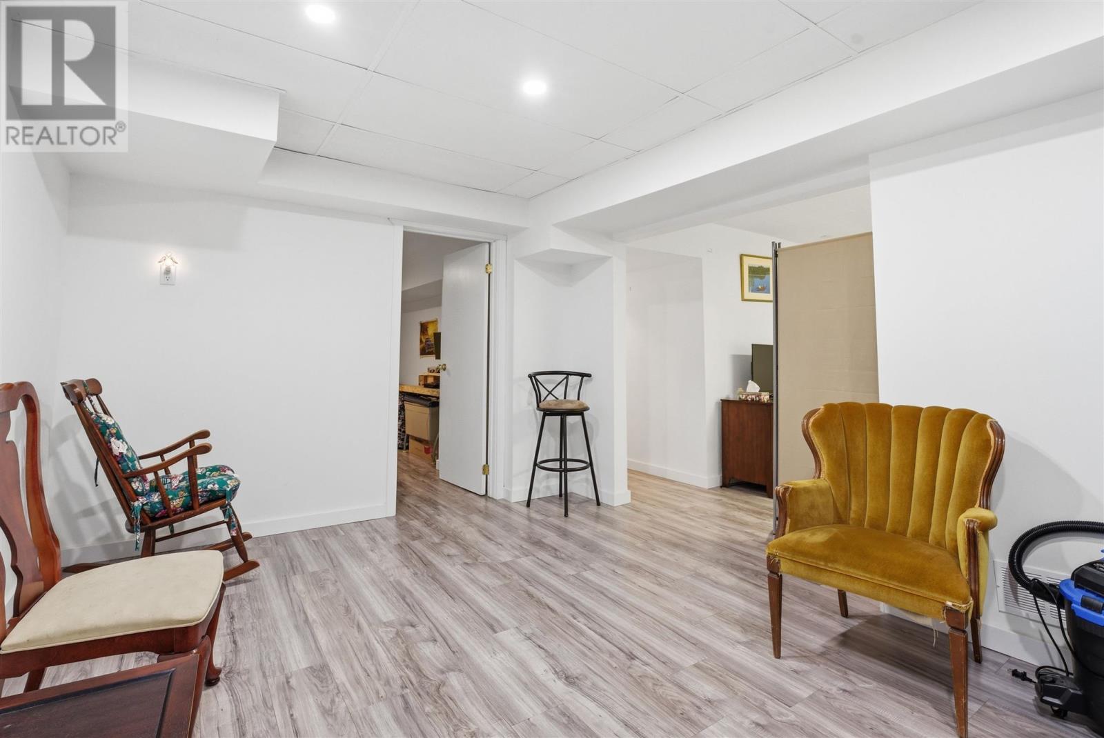 12 Robertson RD - 26
