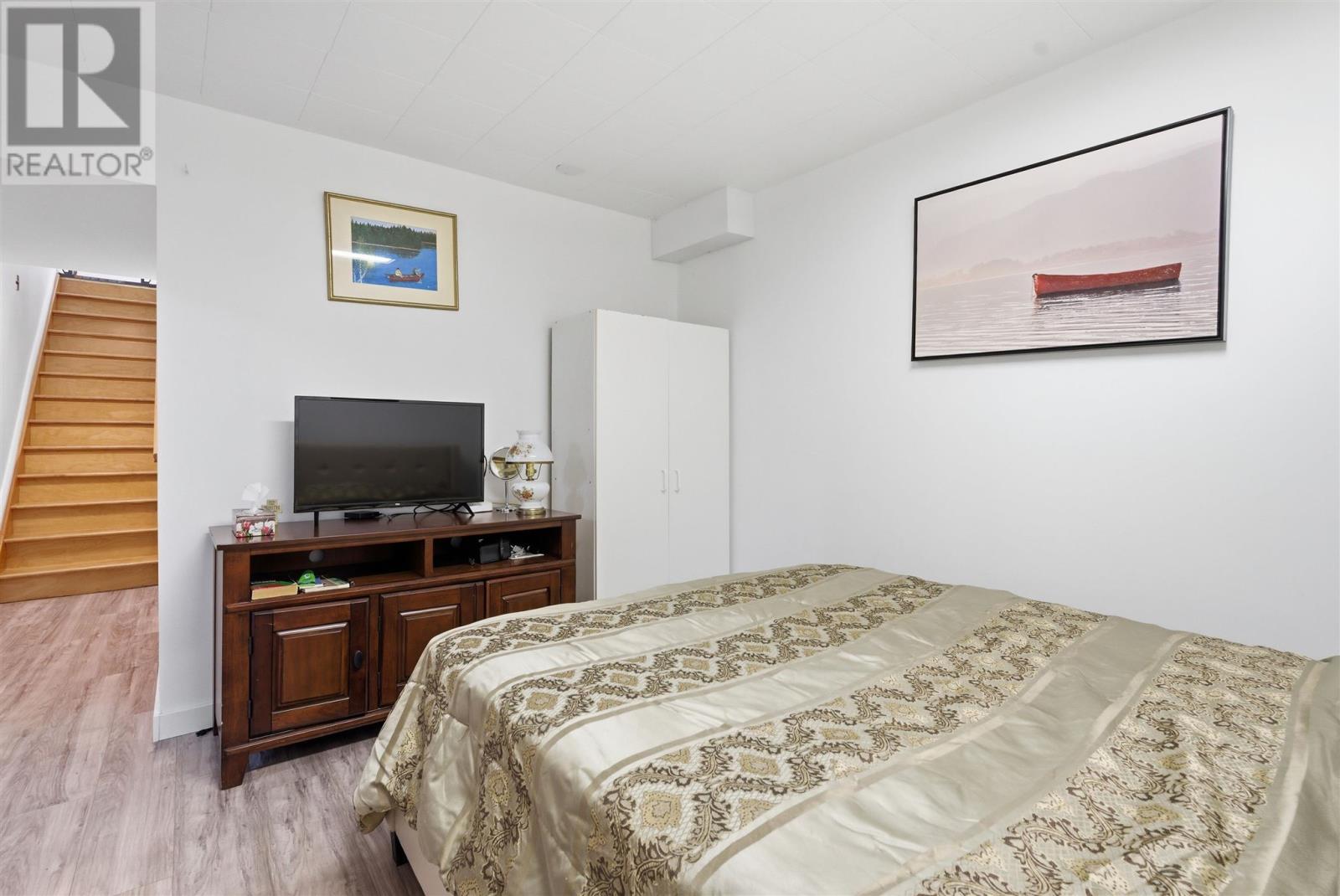 12 Robertson RD - 24