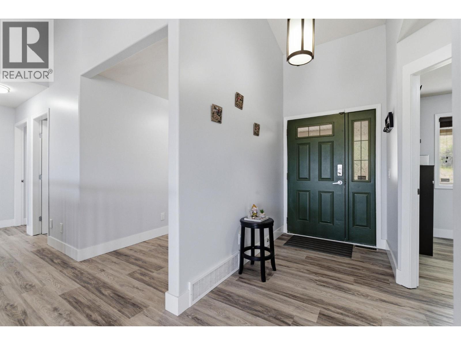 3516 Camelback Drive, Kelowna