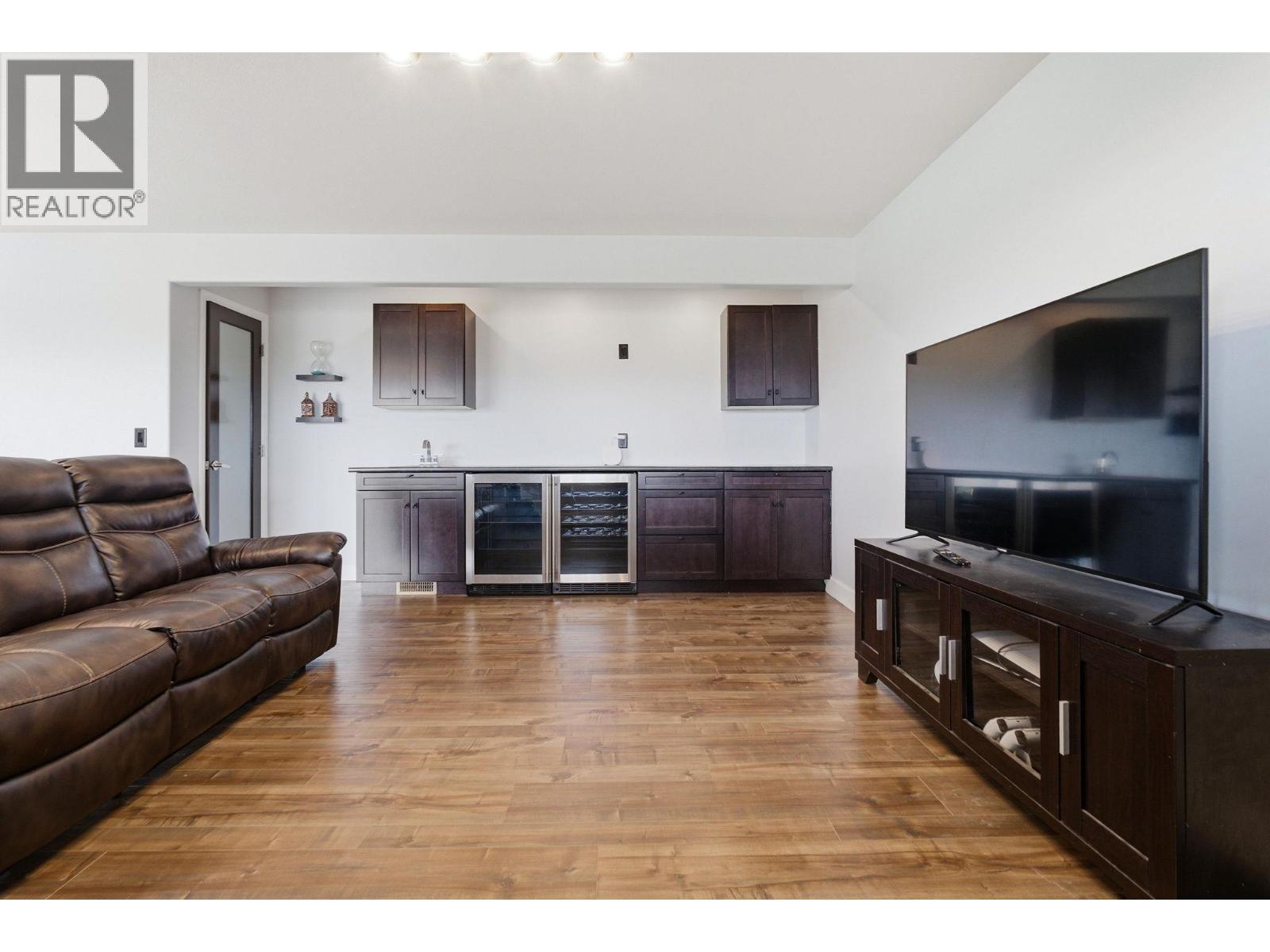 3516 Camelback Drive, Kelowna