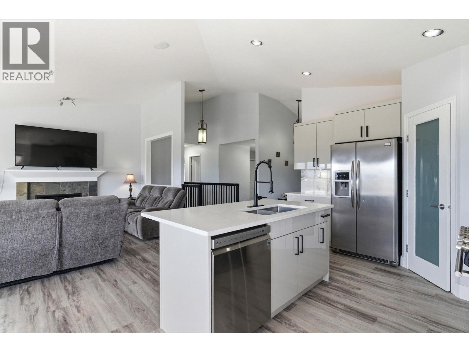 3516 Camelback Drive, Kelowna