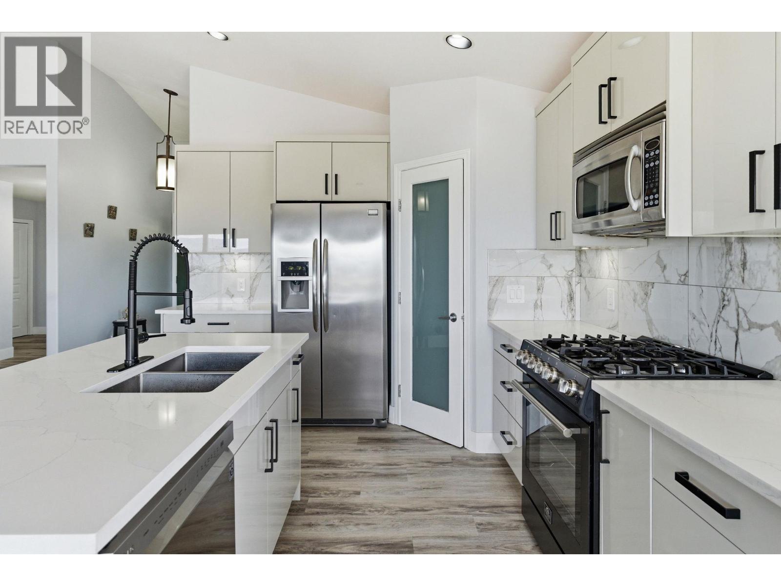 3516 Camelback Drive, Kelowna