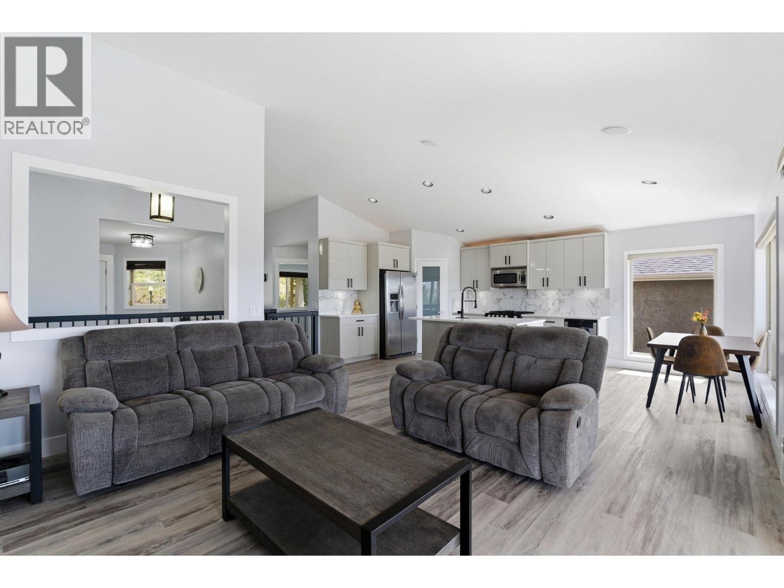 3516 Camelback Drive, Kelowna