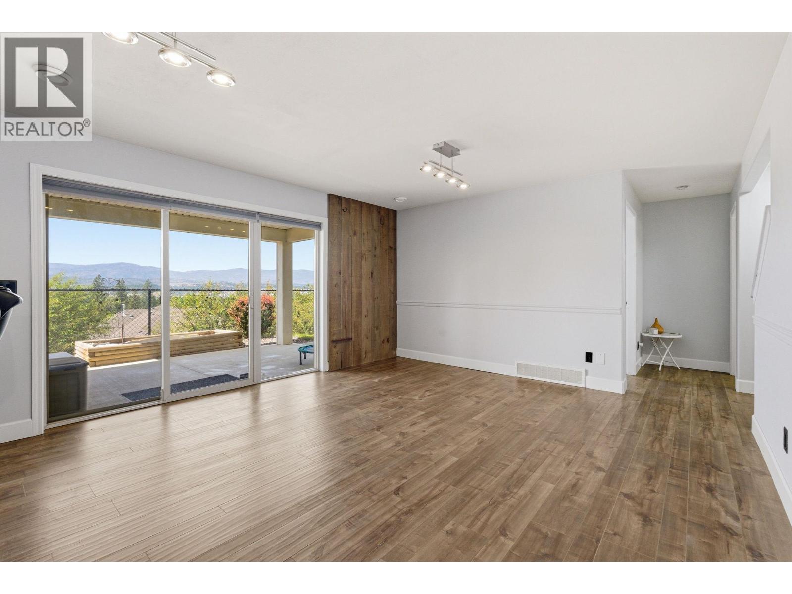 3516 Camelback Drive, Kelowna