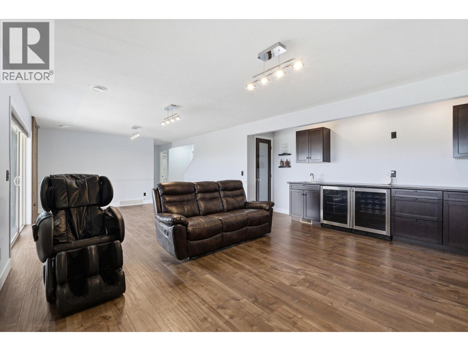 3516 Camelback Drive, Kelowna
