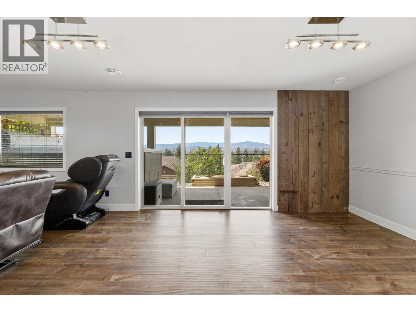 3516 Camelback Drive, Kelowna