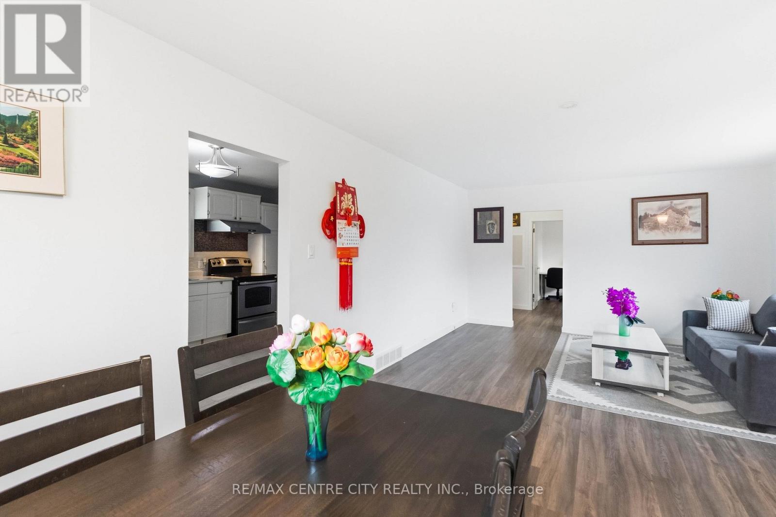 11 KENWOOD CRESCENT - 12