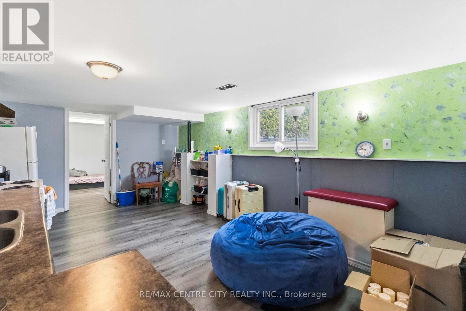 11 KENWOOD CRESCENT - 32