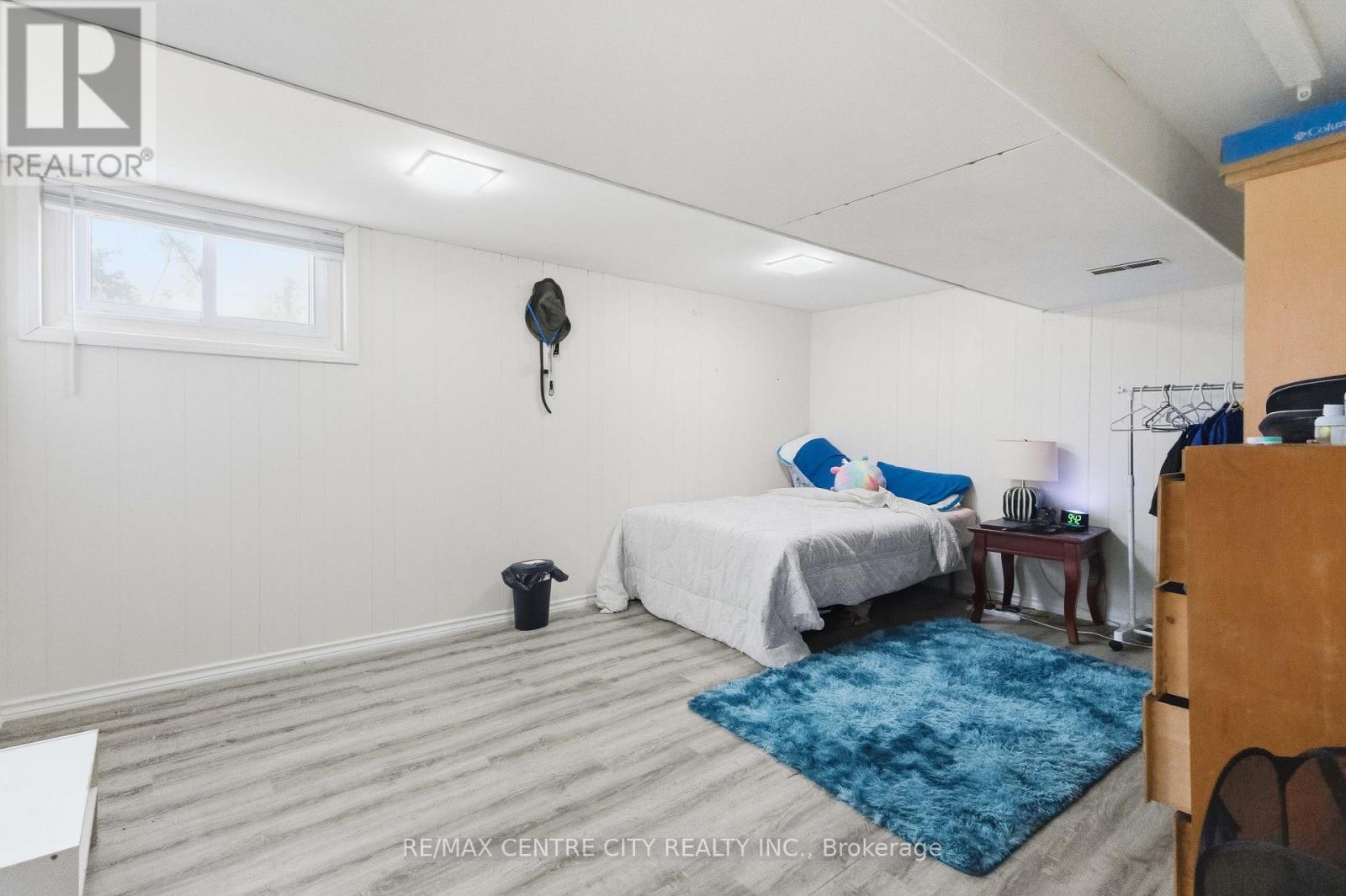 11 KENWOOD CRESCENT - 34