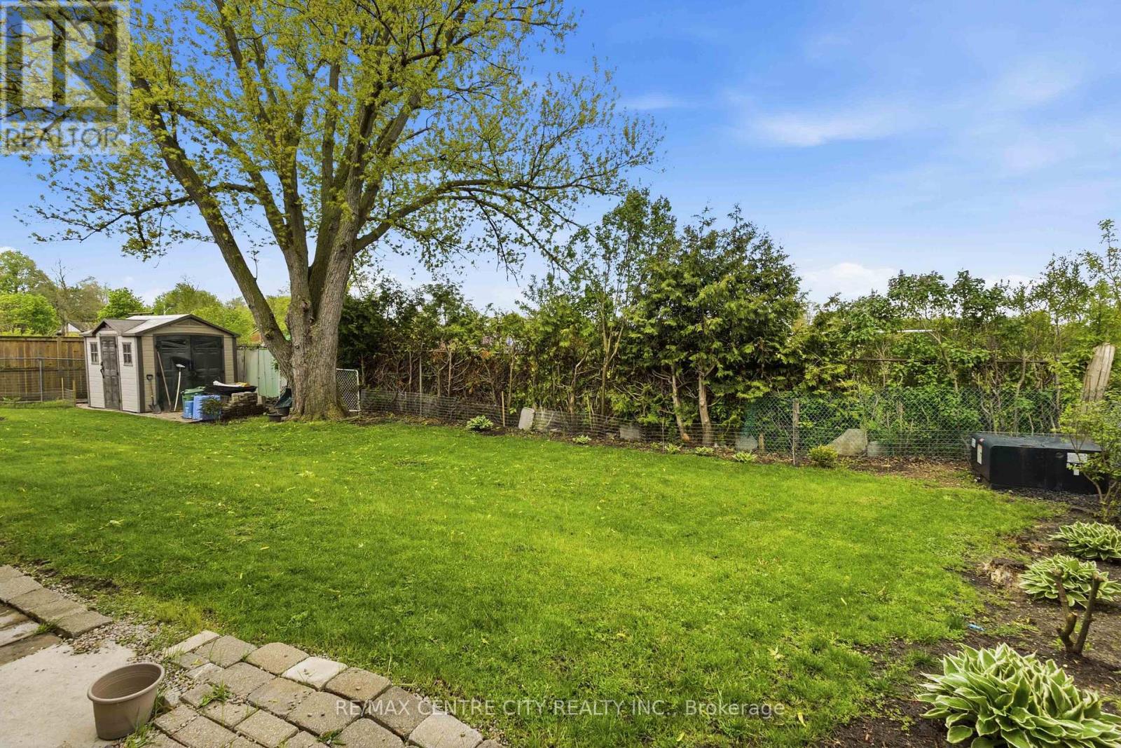 11 KENWOOD CRESCENT - 42