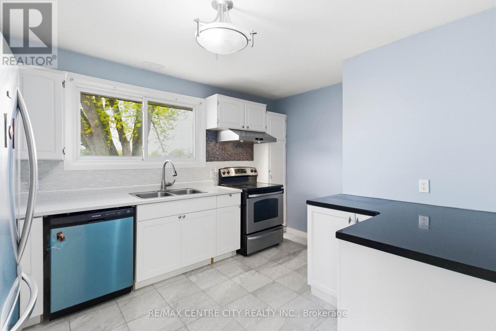 11 KENWOOD CRESCENT - 6
