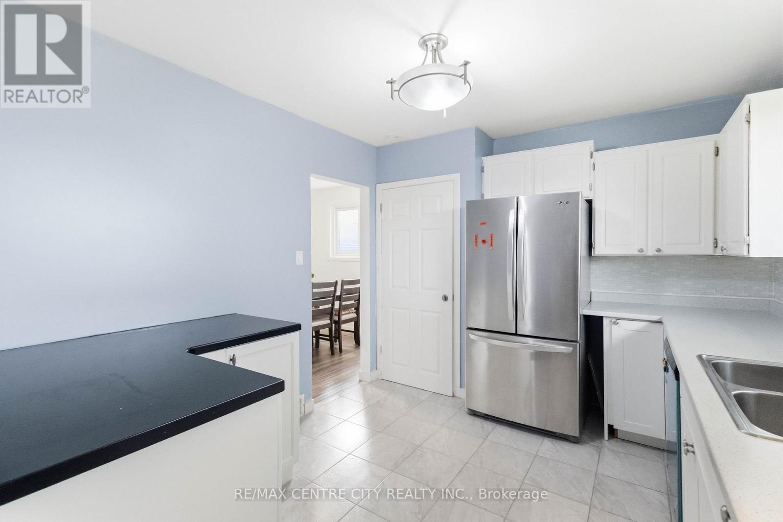 11 KENWOOD CRESCENT - 9