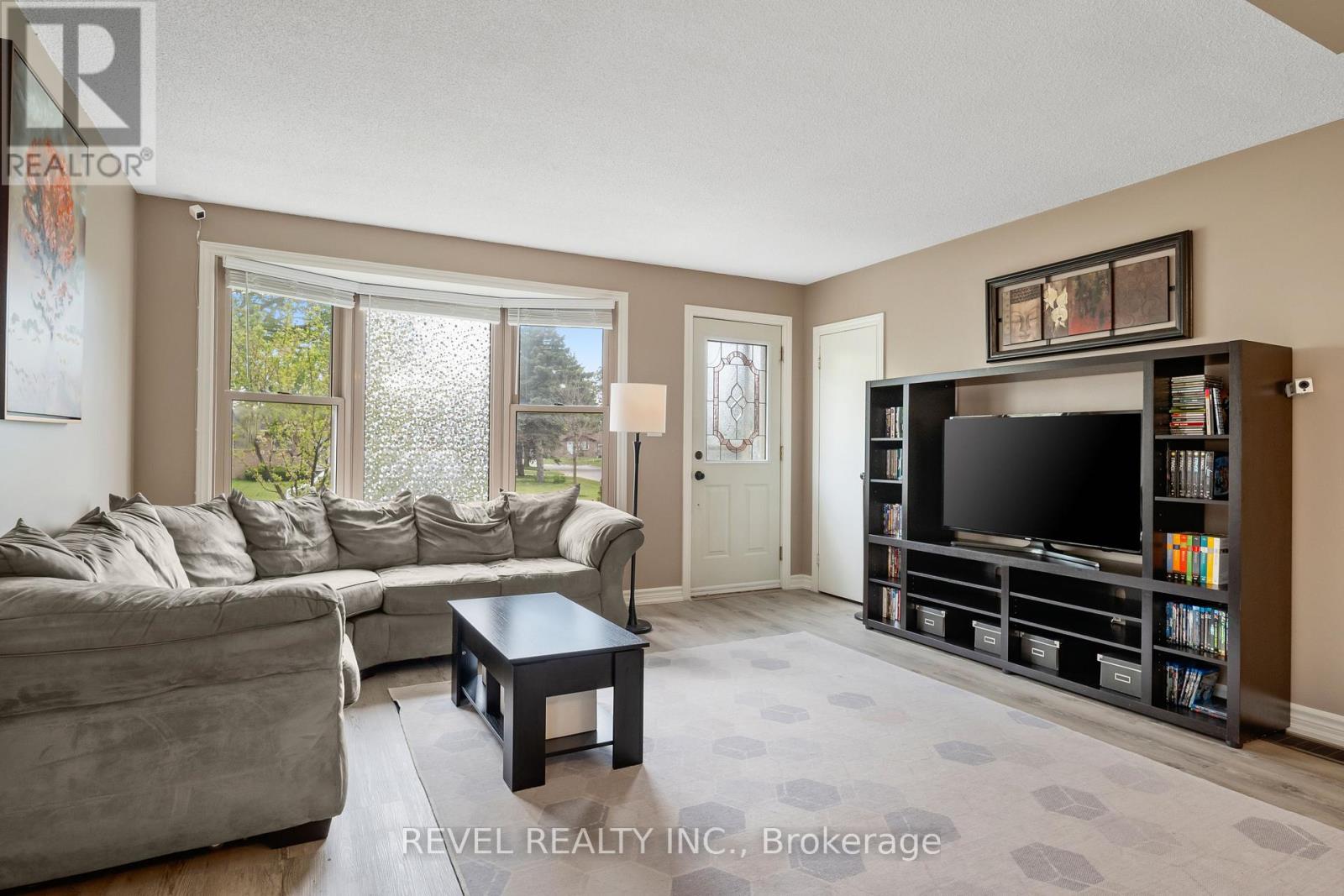 73 QUEENSTON CRESCENT - 3