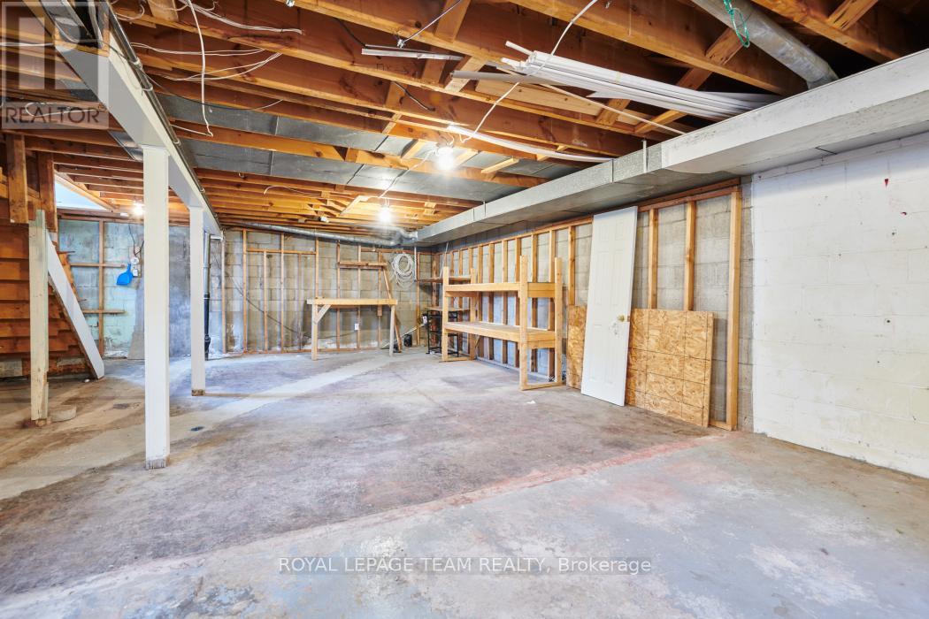 1104 APOLYDOR AVENUE - 30
