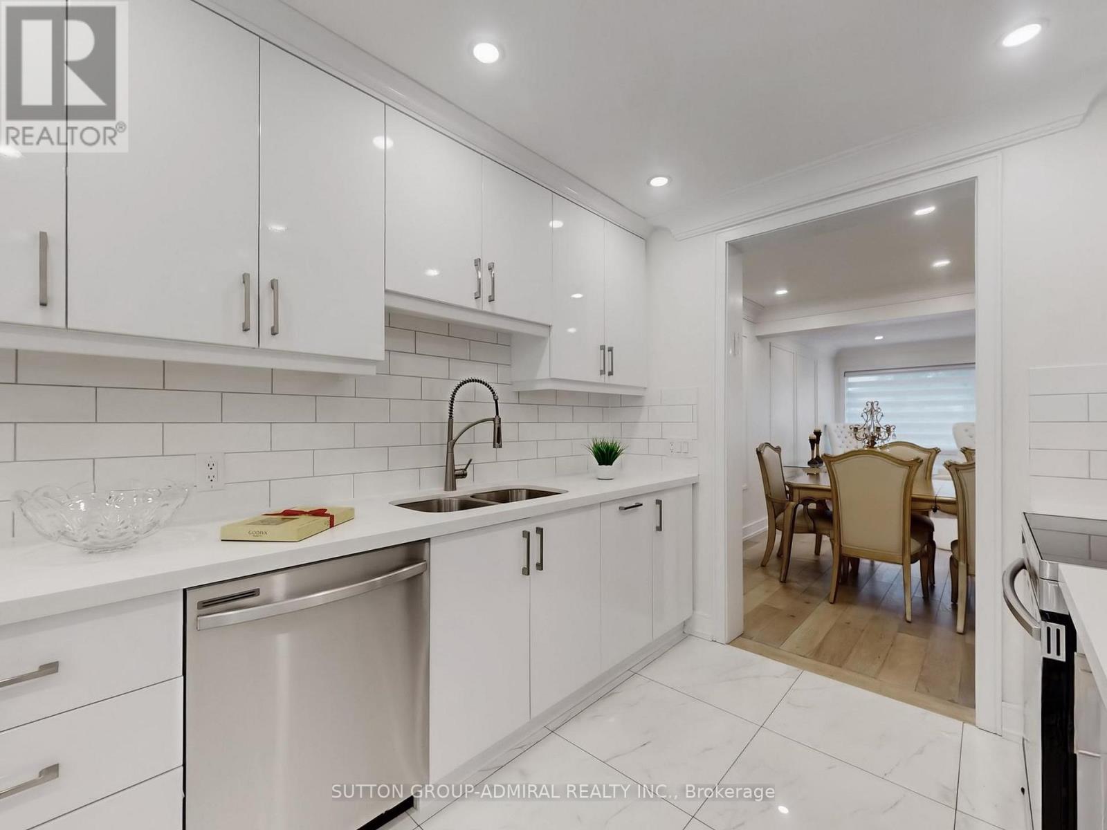 #2 296 TORRESDALE AVENUE - Image 3