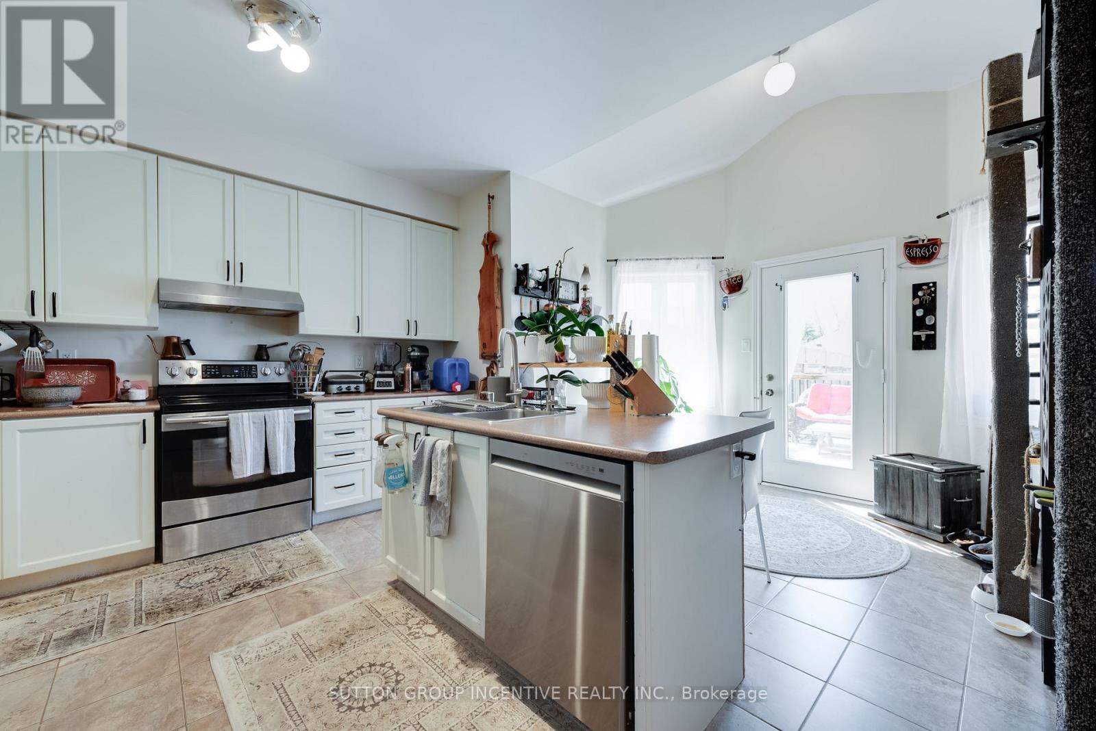 174 MAPLEWOOD DRIVE - 5