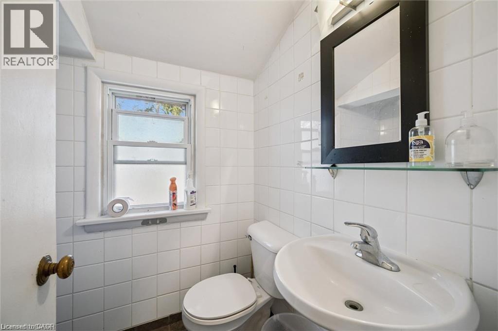 68 HIGHLAND Road Unit# 2nd Flr, Kitchener, Ontario, N2M3B5 — Photo 9