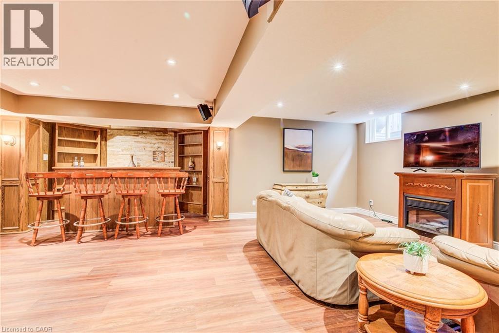 48 LENNOX Crescent - 36