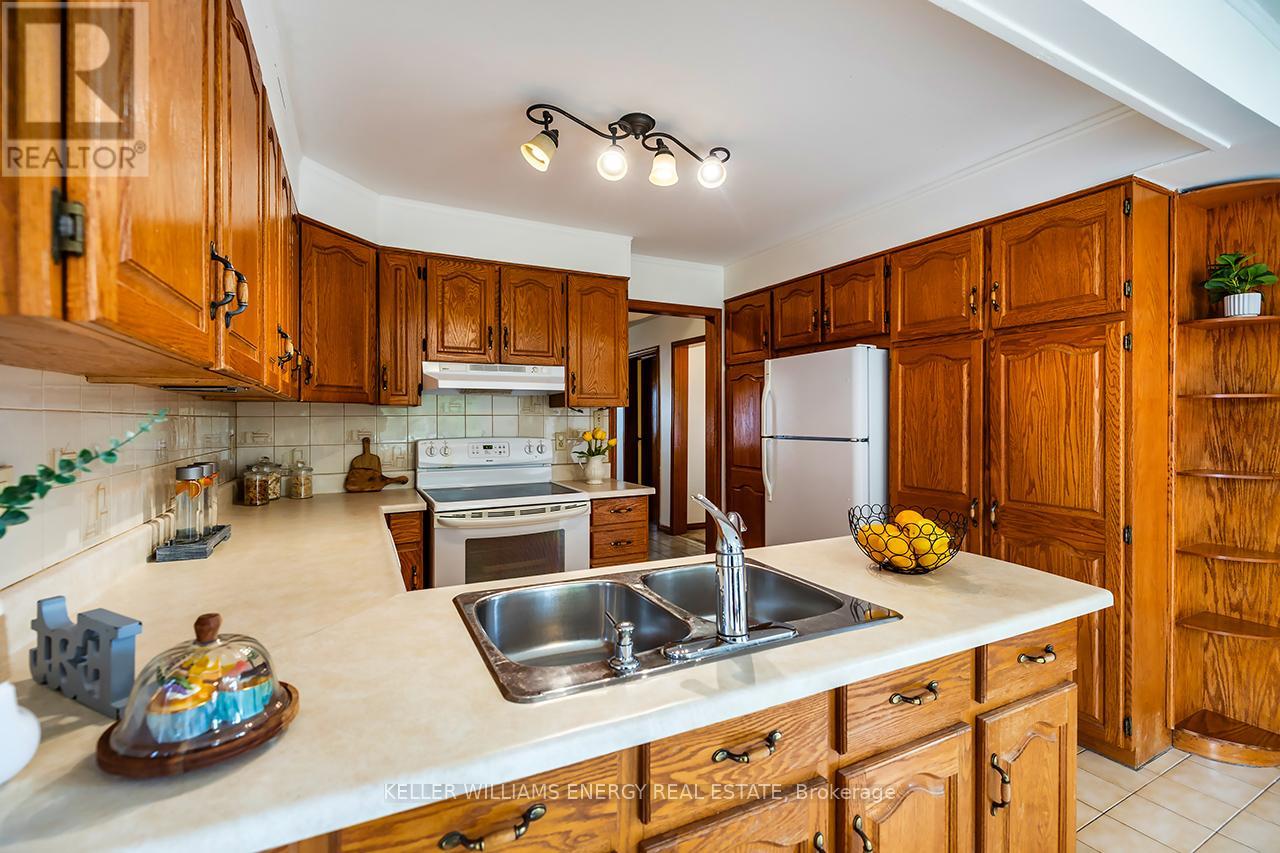 565 PRESTWICK DRIVE - 13