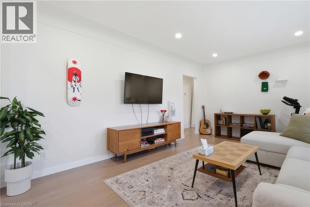 216 STEVENSON Street N - 10