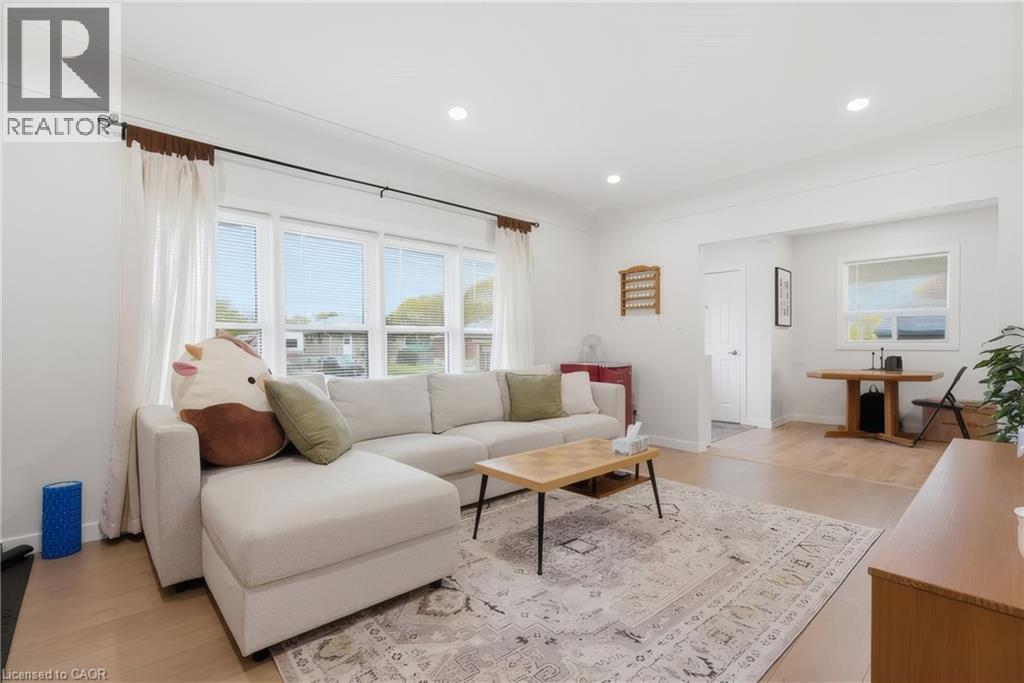 216 STEVENSON Street N - 13