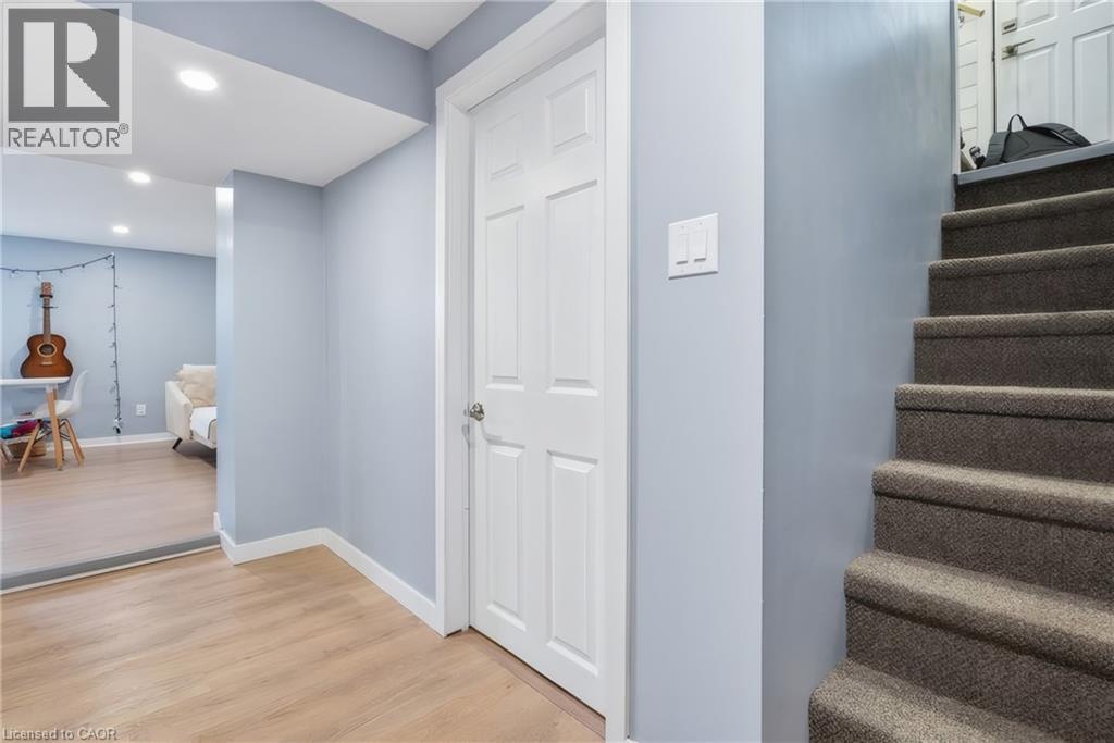 216 STEVENSON Street N - 21