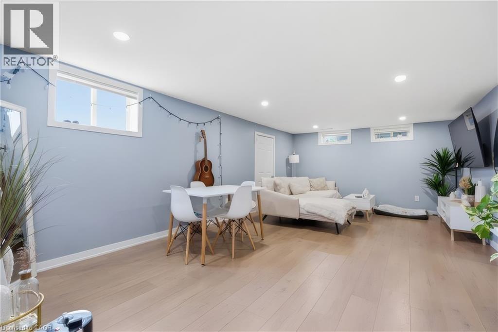 216 STEVENSON Street N - 25