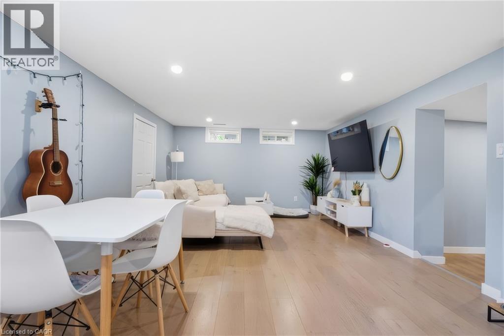216 STEVENSON Street N - 26