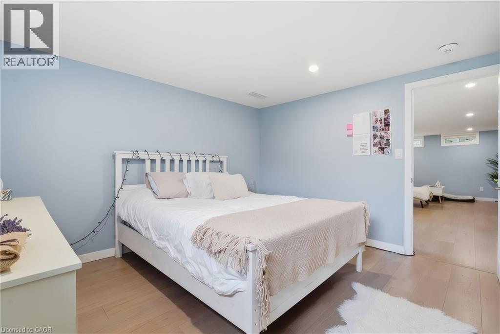 216 STEVENSON Street N - 34