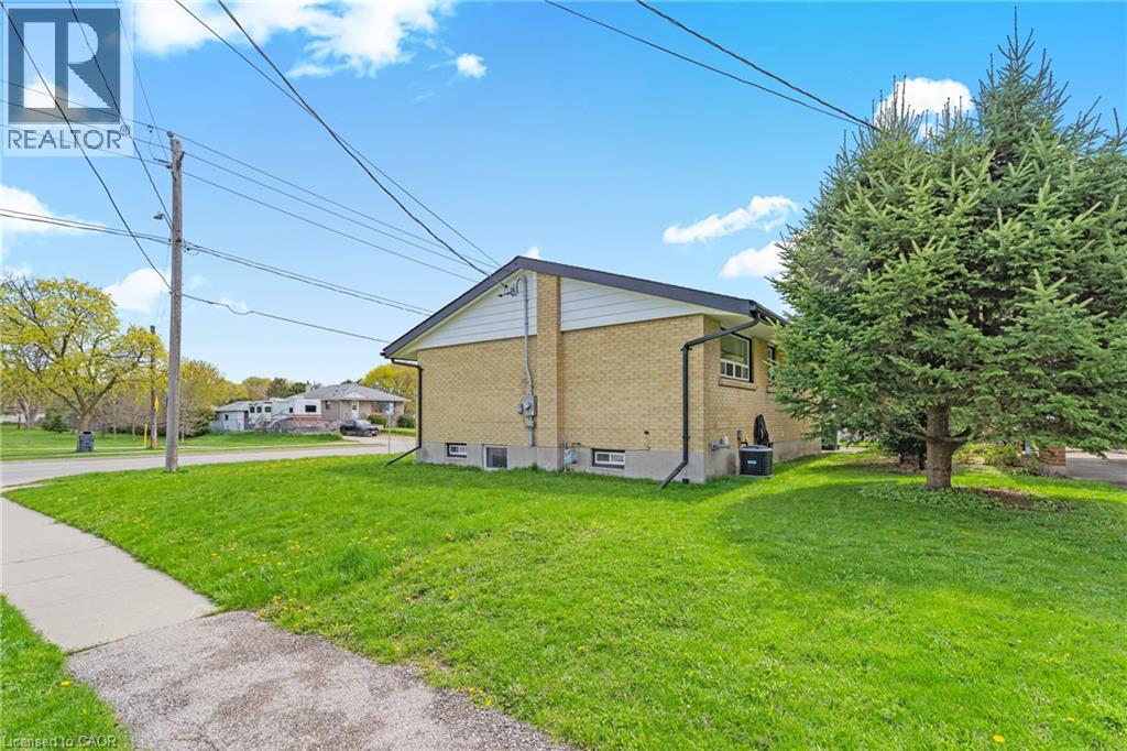 216 STEVENSON Street N - 37