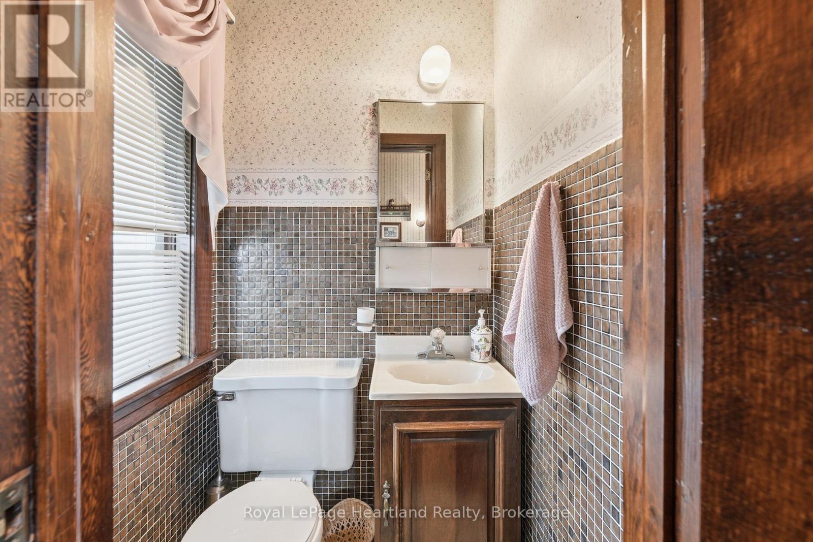 138 ST. DAVID STREET - 11