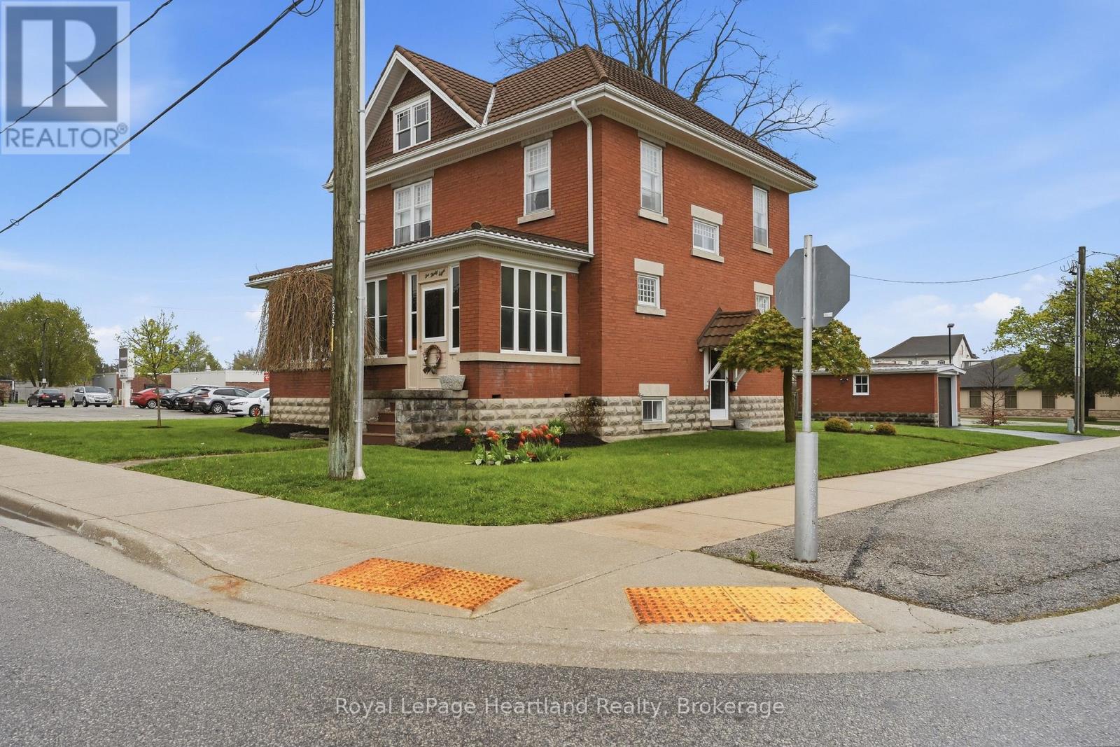 138 ST. DAVID STREET - 2
