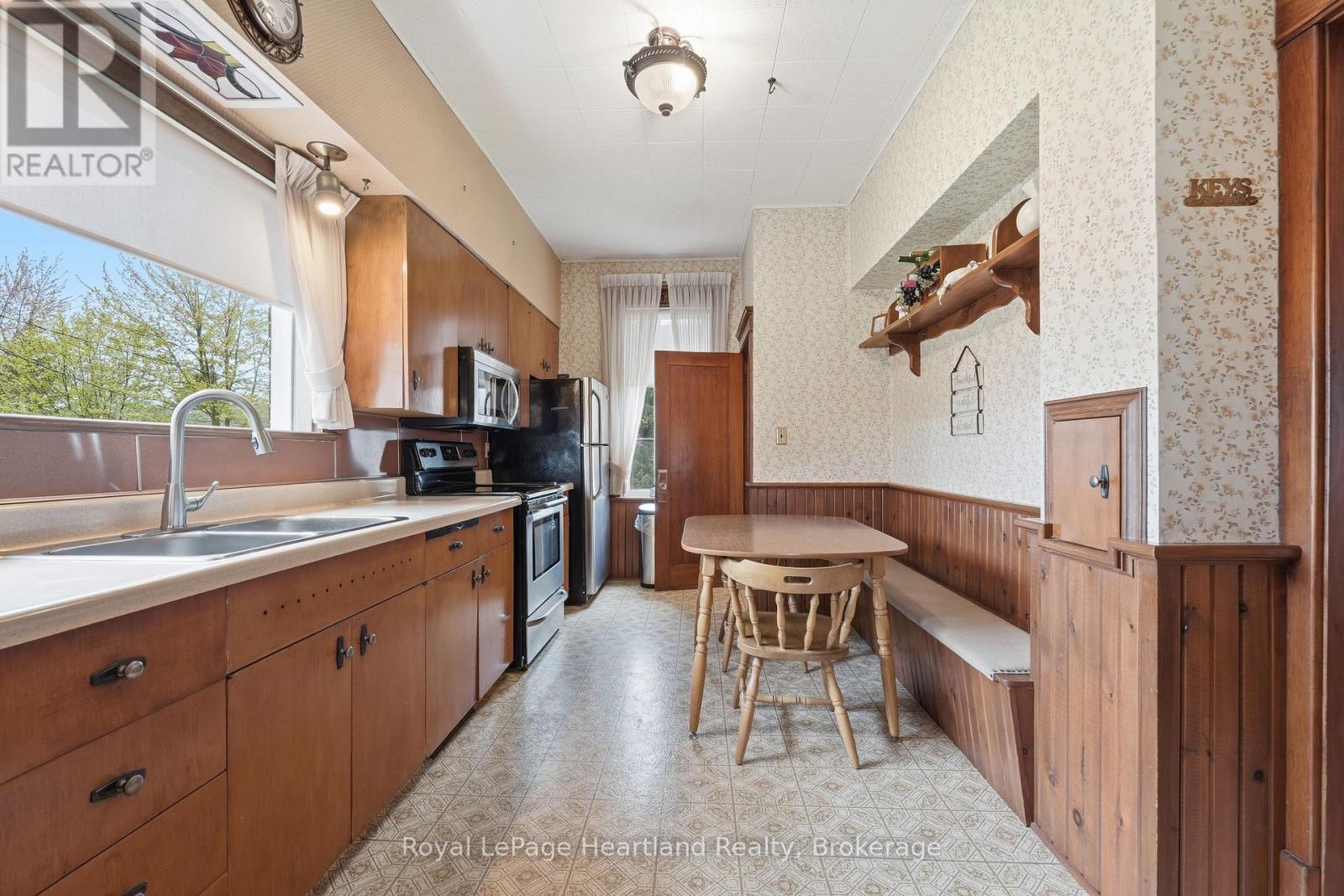138 ST. DAVID STREET - 6