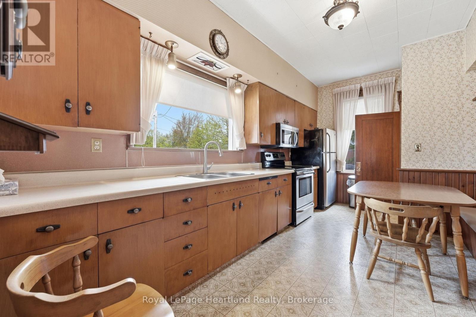 138 ST. DAVID STREET - 7