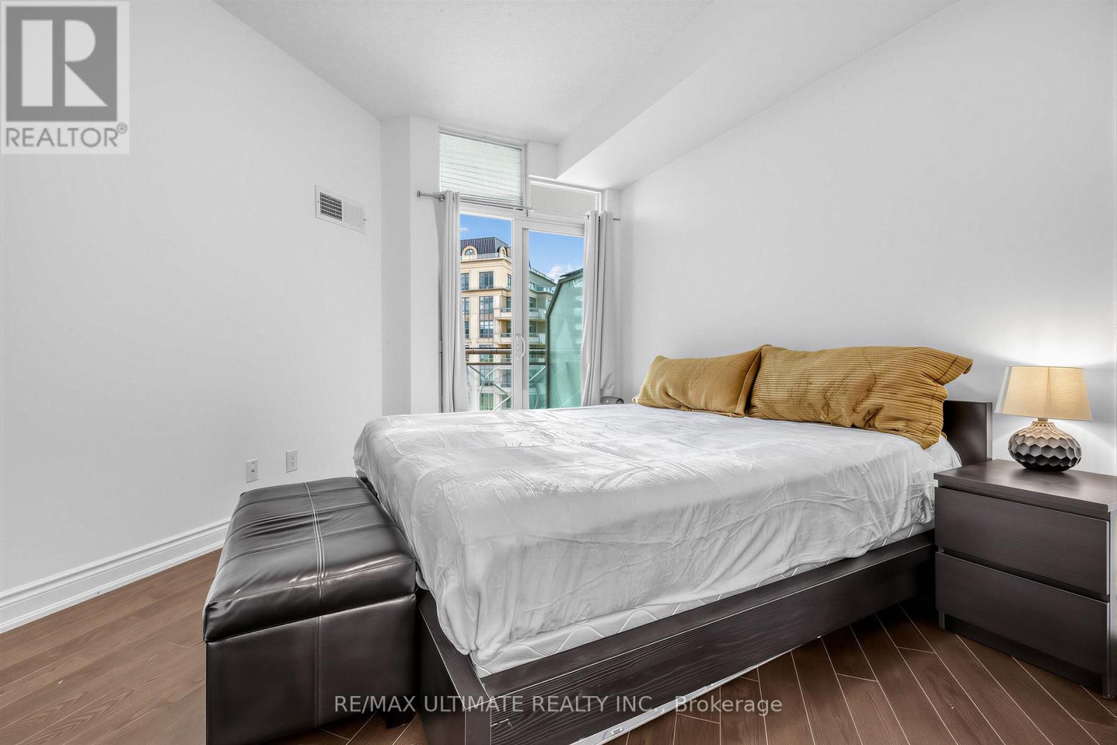 #1003 20 BLOORVIEW PLACE - 8