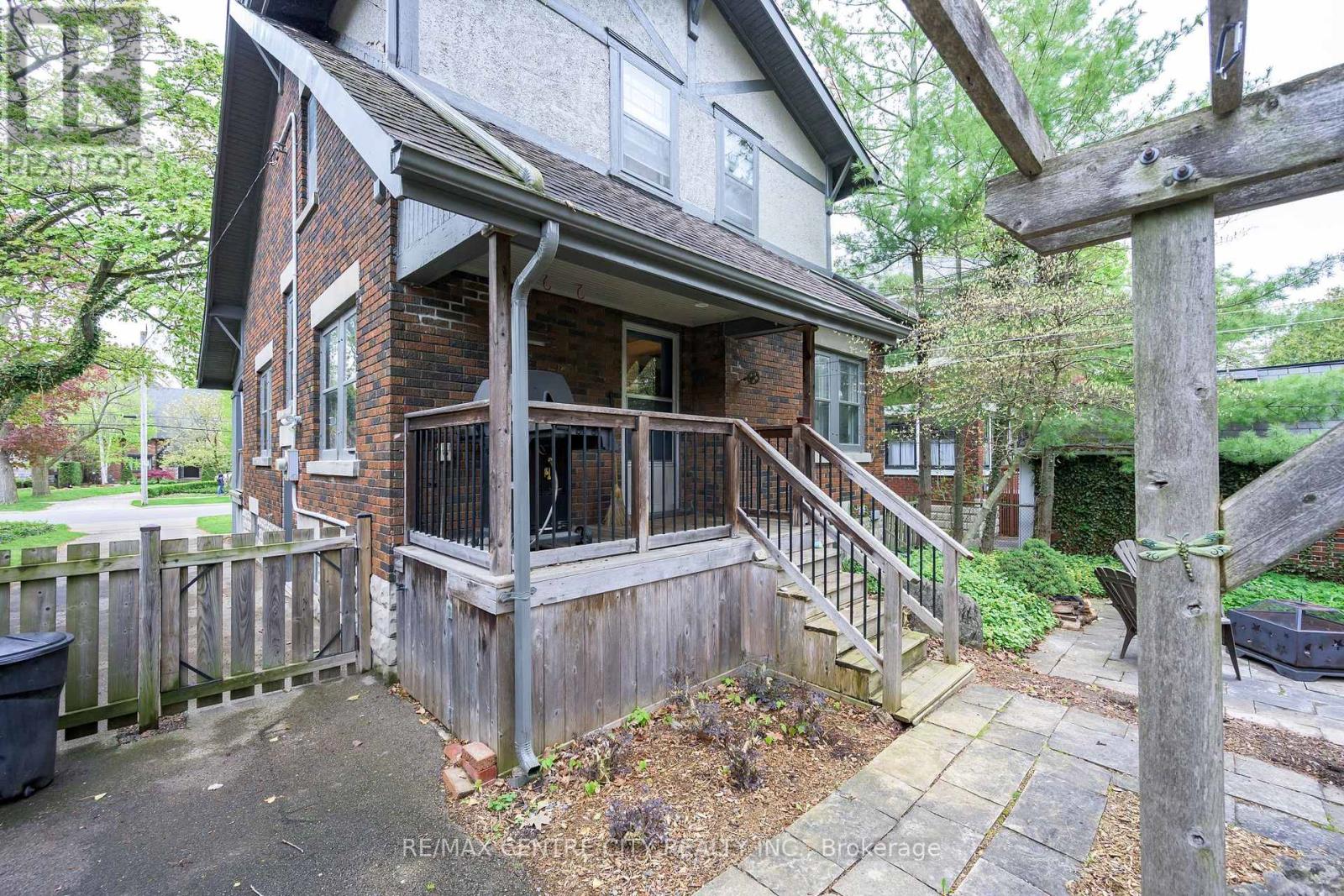 996 WATERLOO STREET - 12