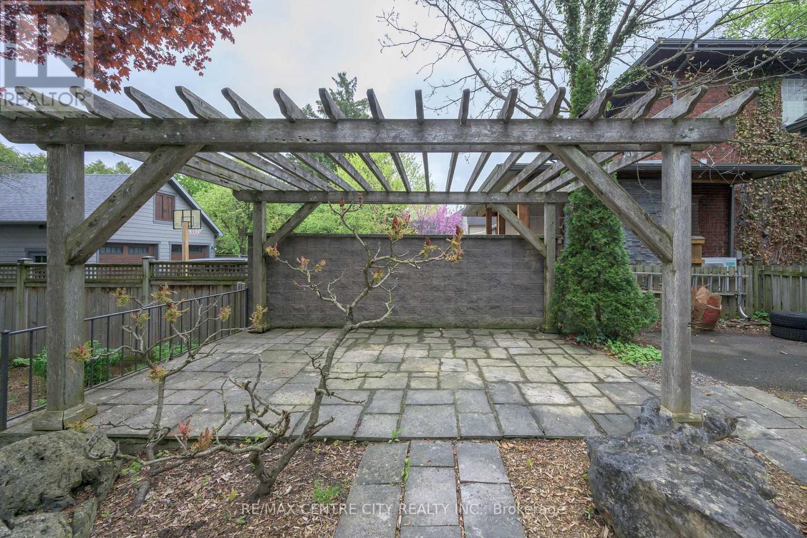 996 WATERLOO STREET - 13