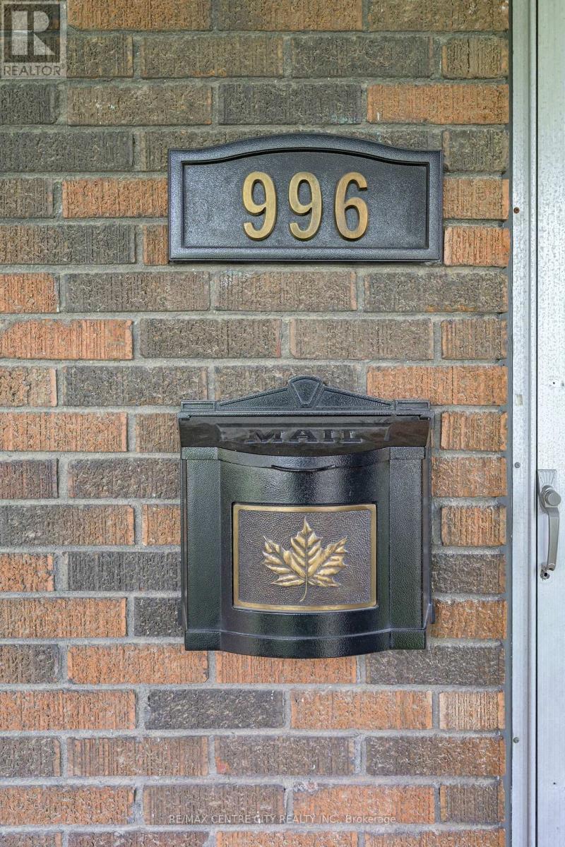 996 WATERLOO STREET - 17