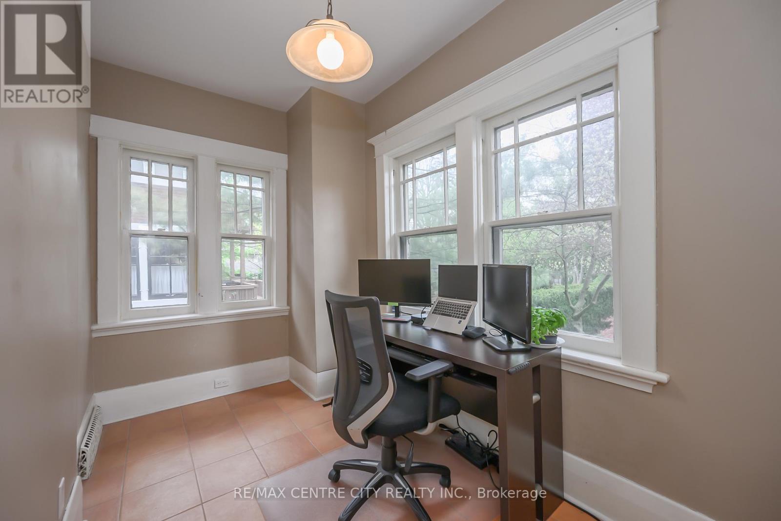 996 WATERLOO STREET - 23