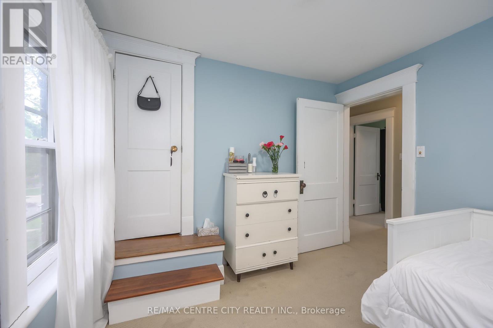 996 WATERLOO STREET - 31
