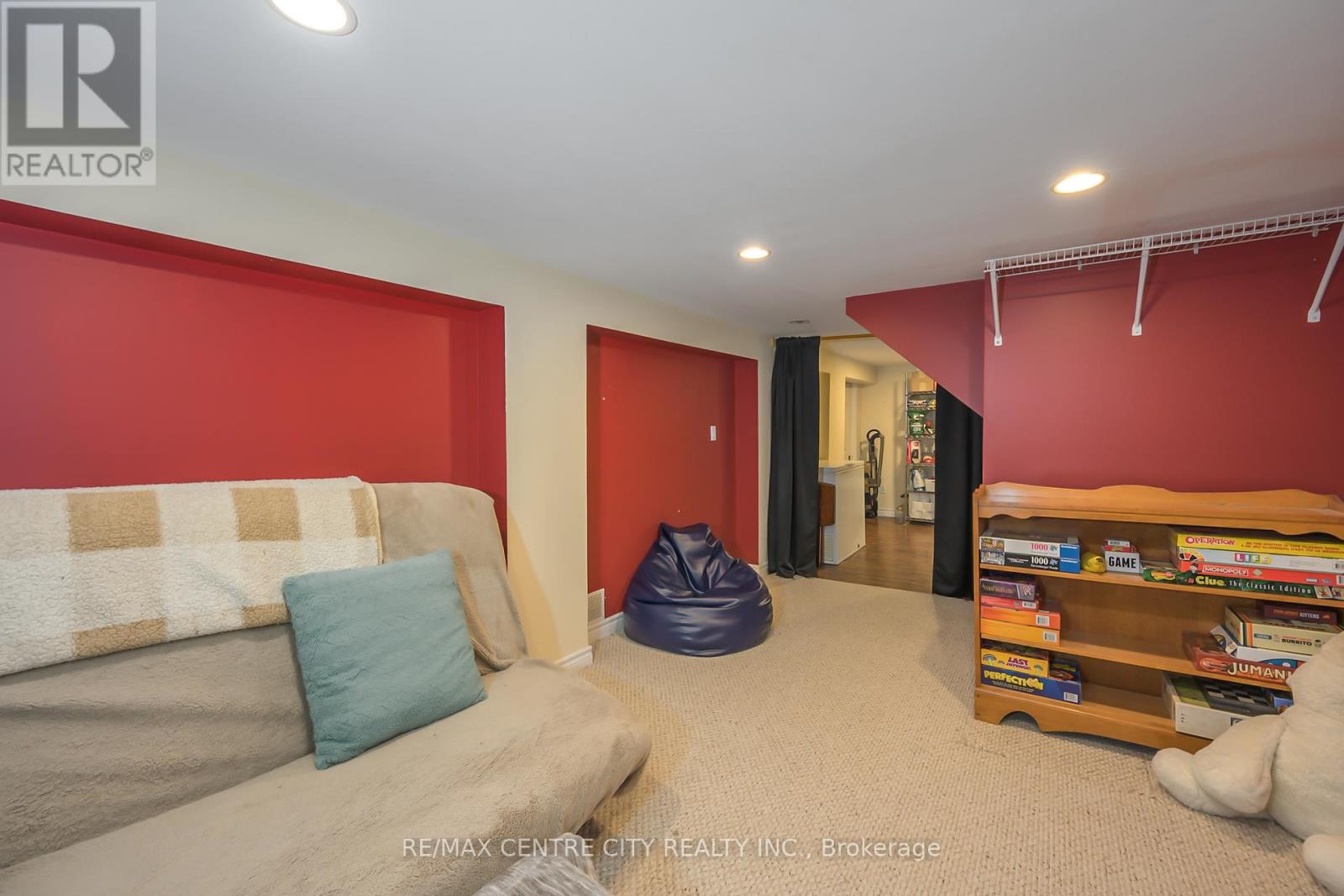996 WATERLOO STREET - 34