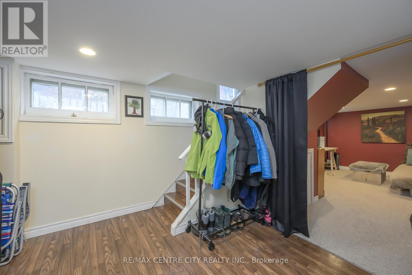 996 WATERLOO STREET - 35