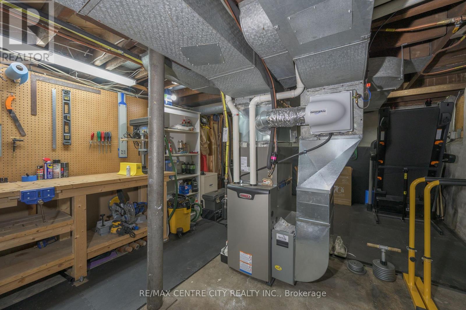 996 WATERLOO STREET - 37