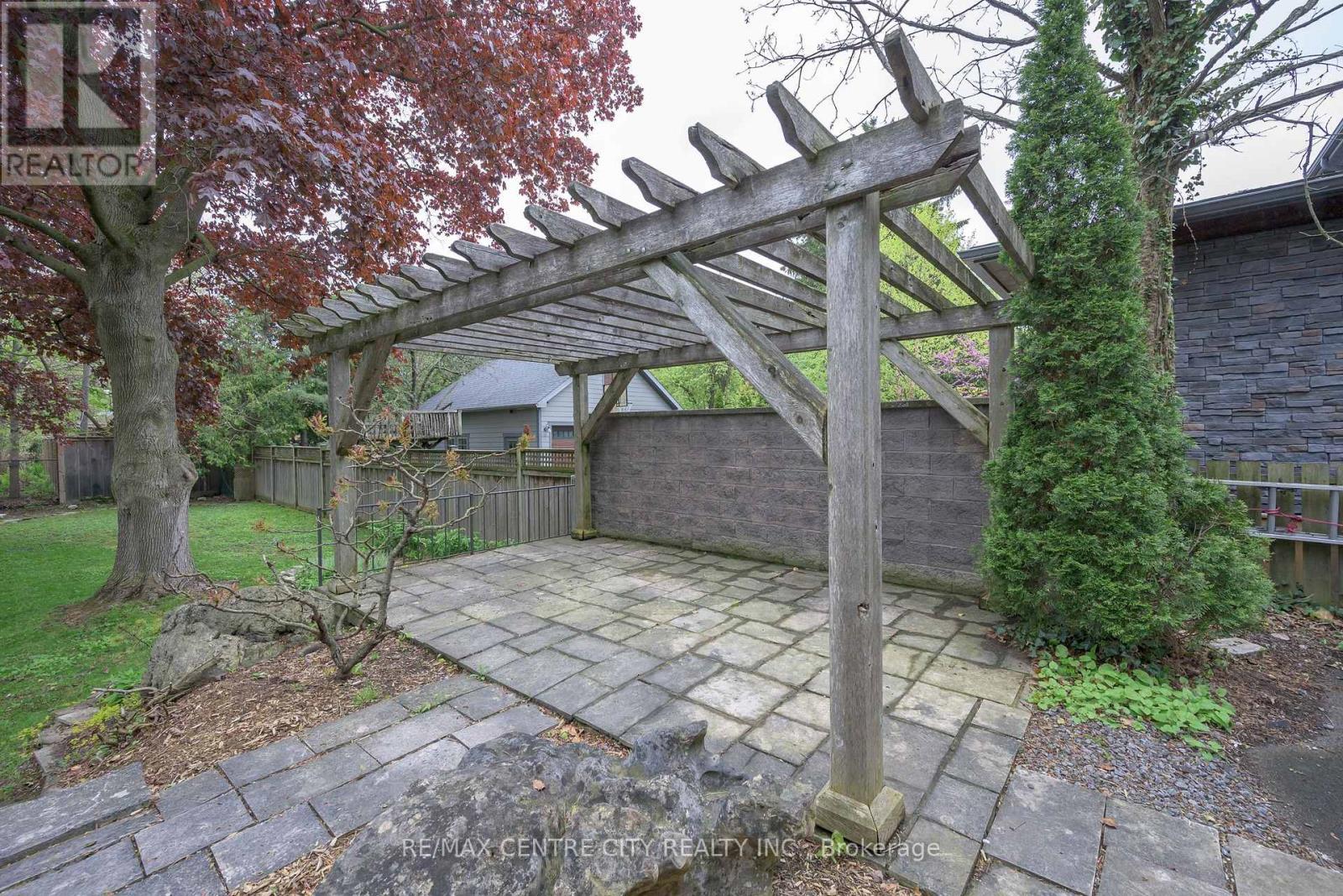 996 WATERLOO STREET - 4