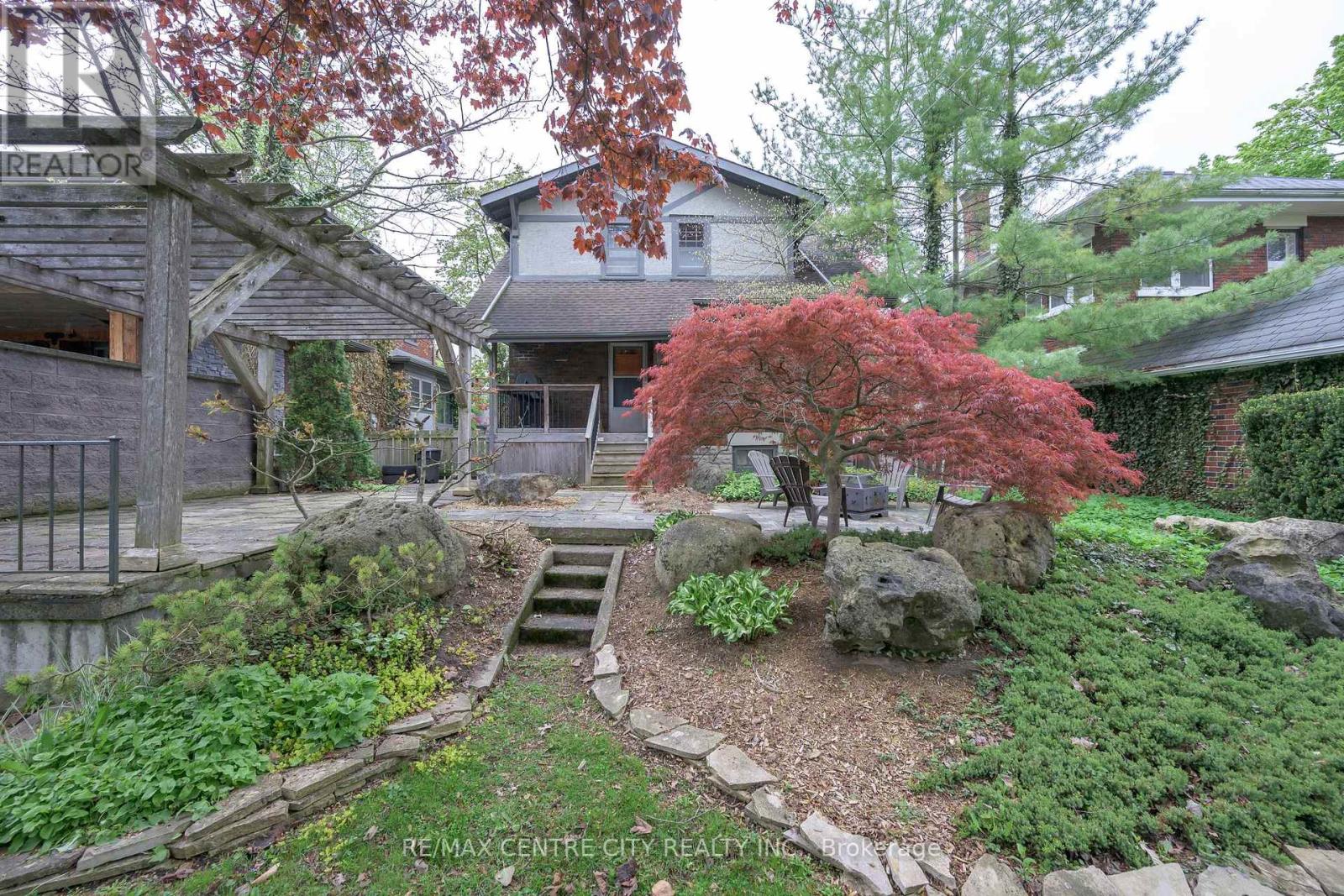 996 WATERLOO STREET - 8