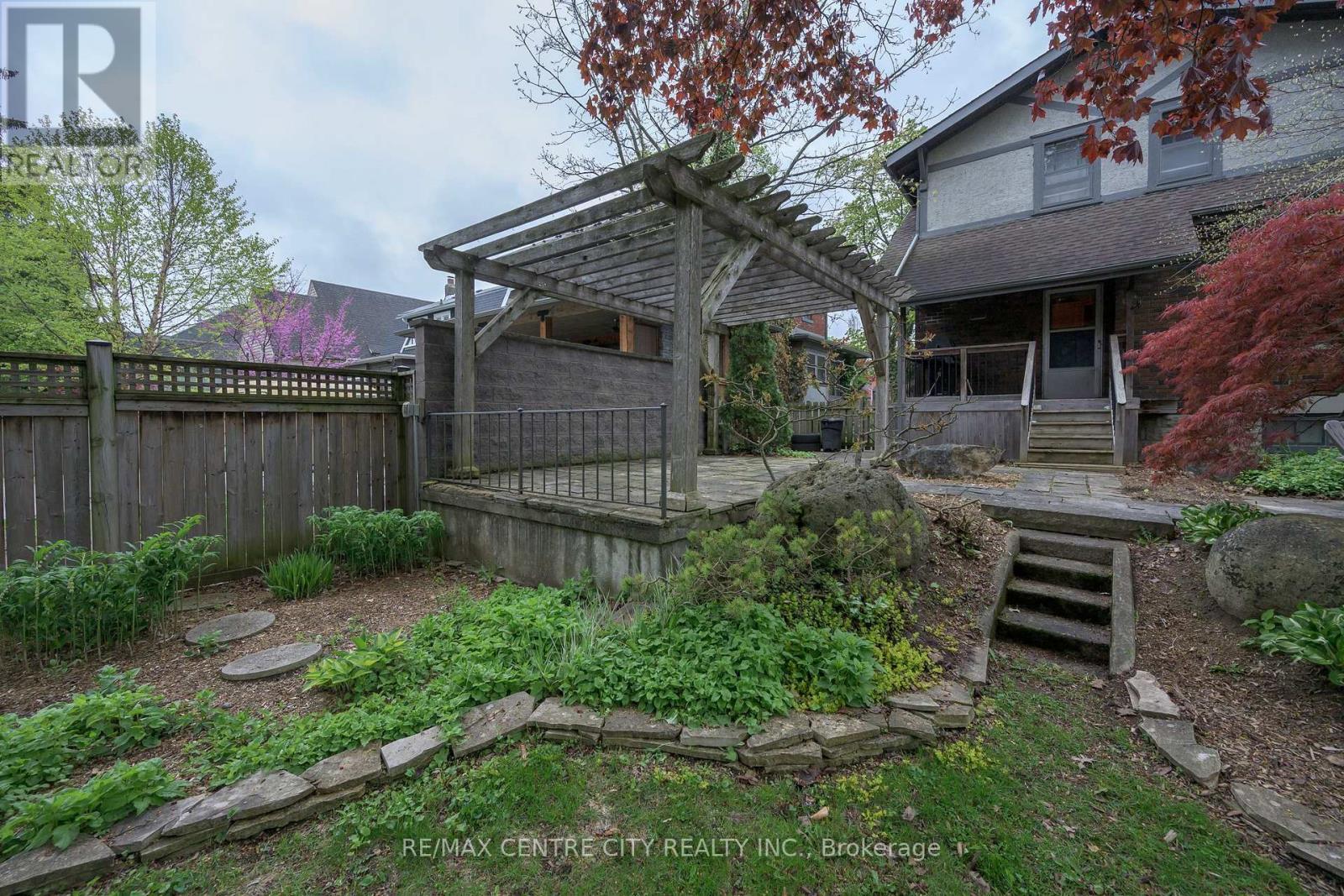 996 WATERLOO STREET - 9
