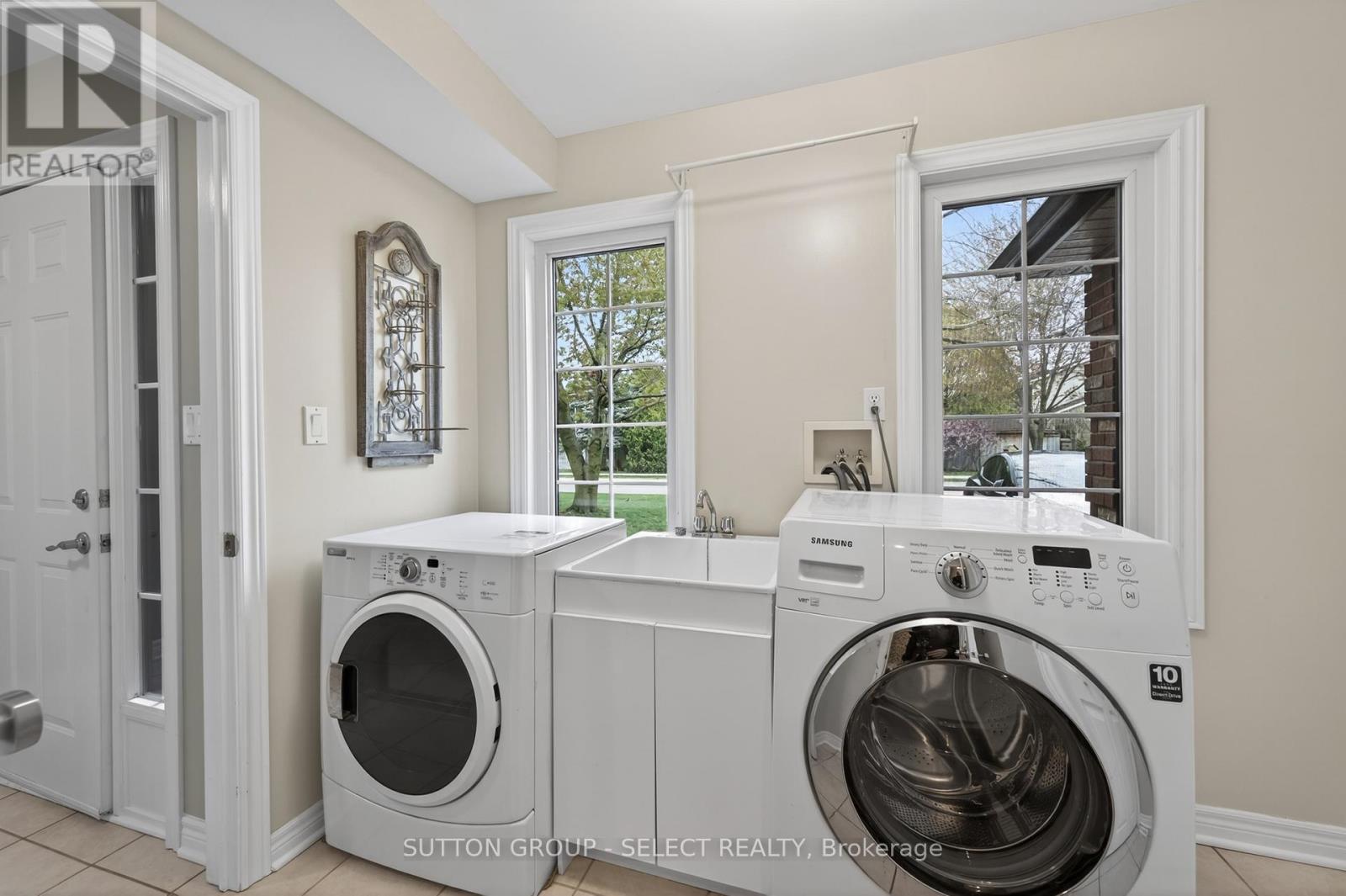 55 HERITAGE DRIVE - 13