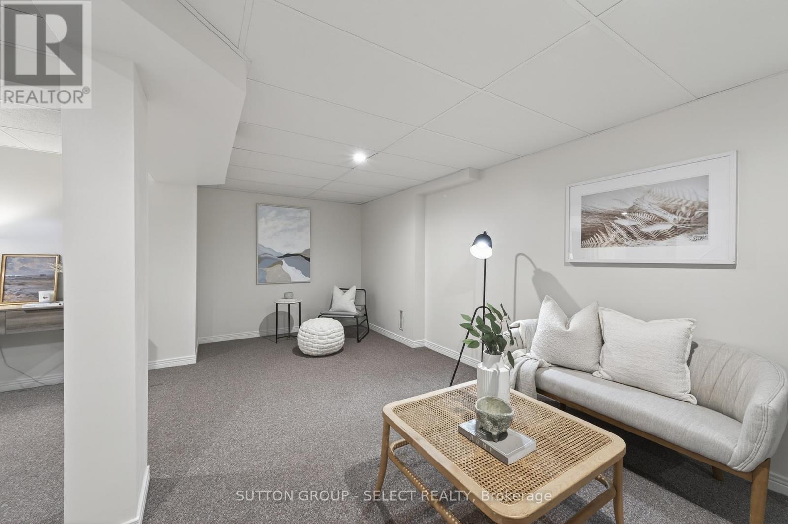 55 HERITAGE DRIVE - 23