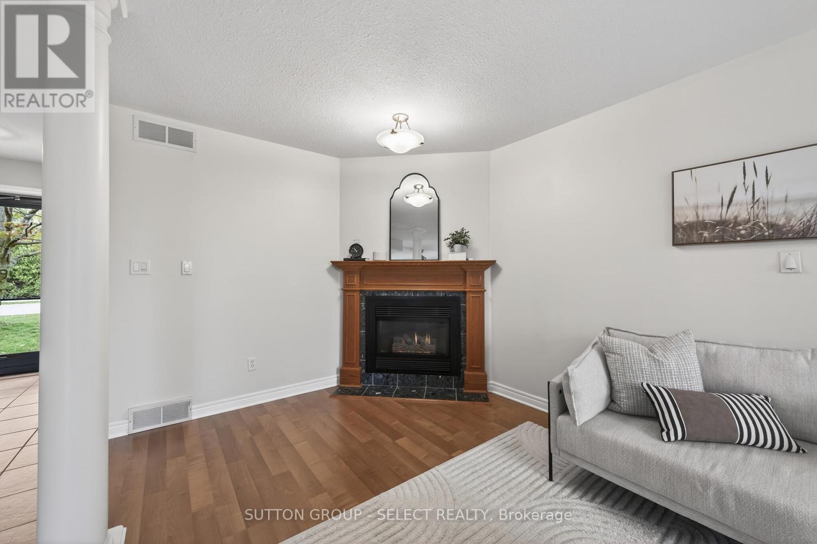 55 HERITAGE DRIVE - 7